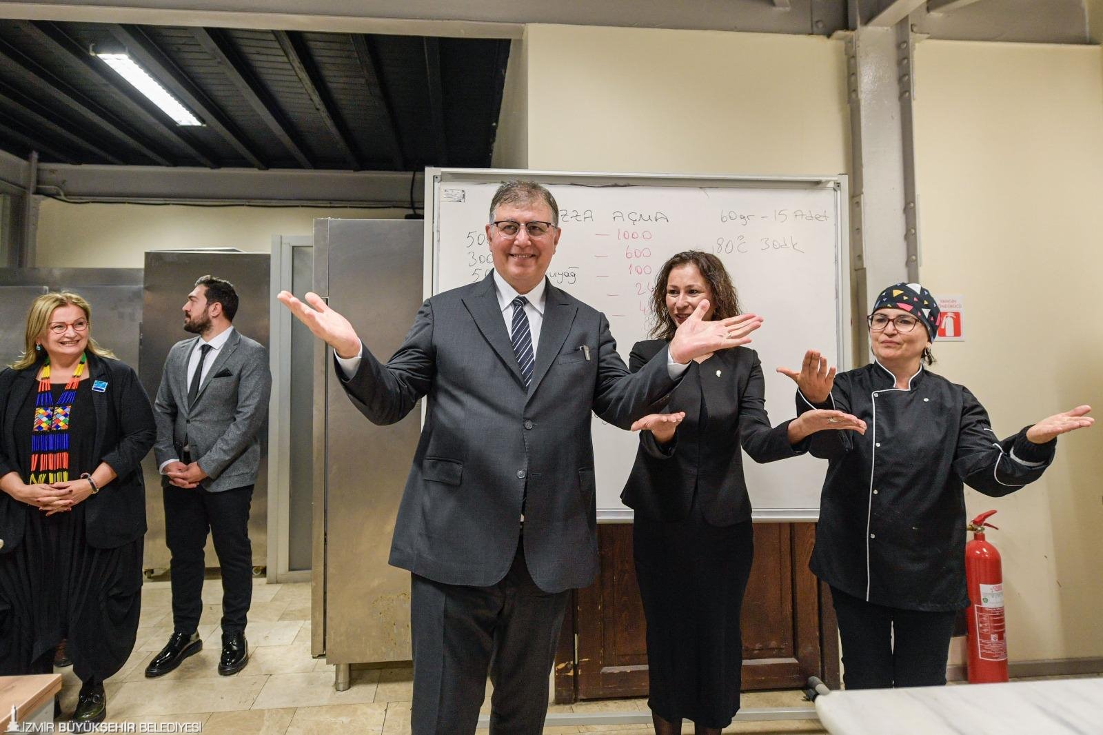 İşaret dili tercümanları, hastane işlemlerinde sağır vatandaşların yanında olacak