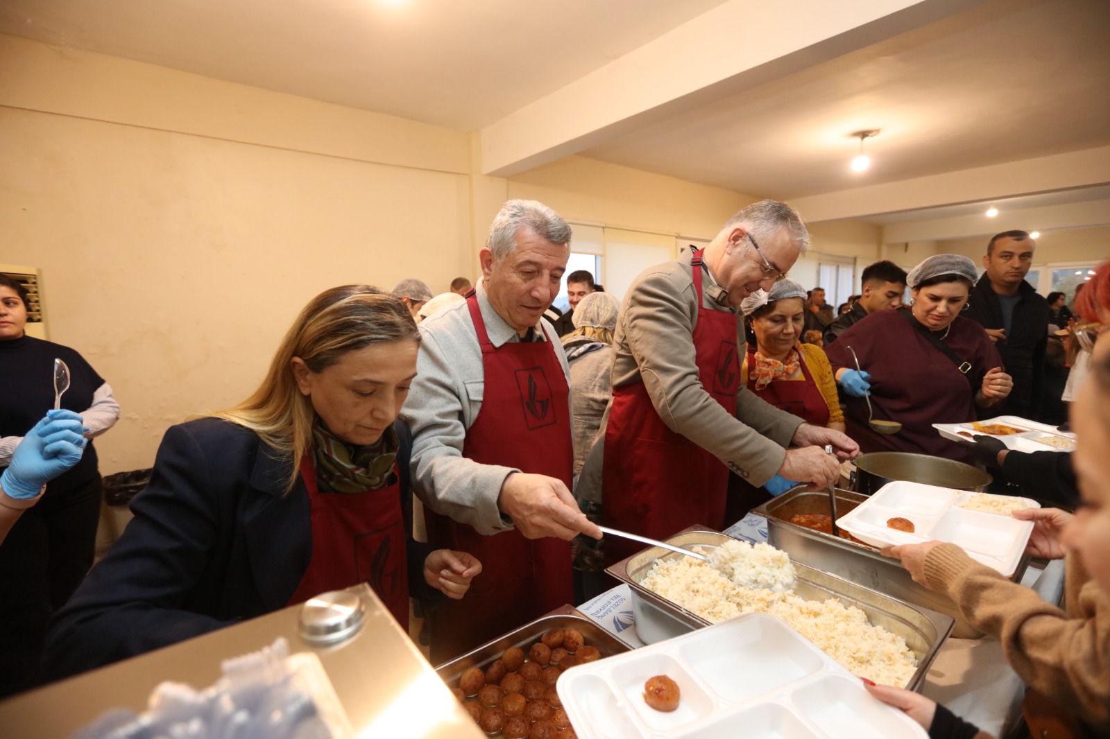 Güzelbahçe Belediyesi’nden Evlere İftar Servisi