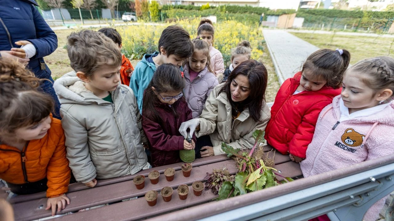 Karşıyakalı minikler sürdürülebilir tarımla tanışıyor: Eğitimler sürecek