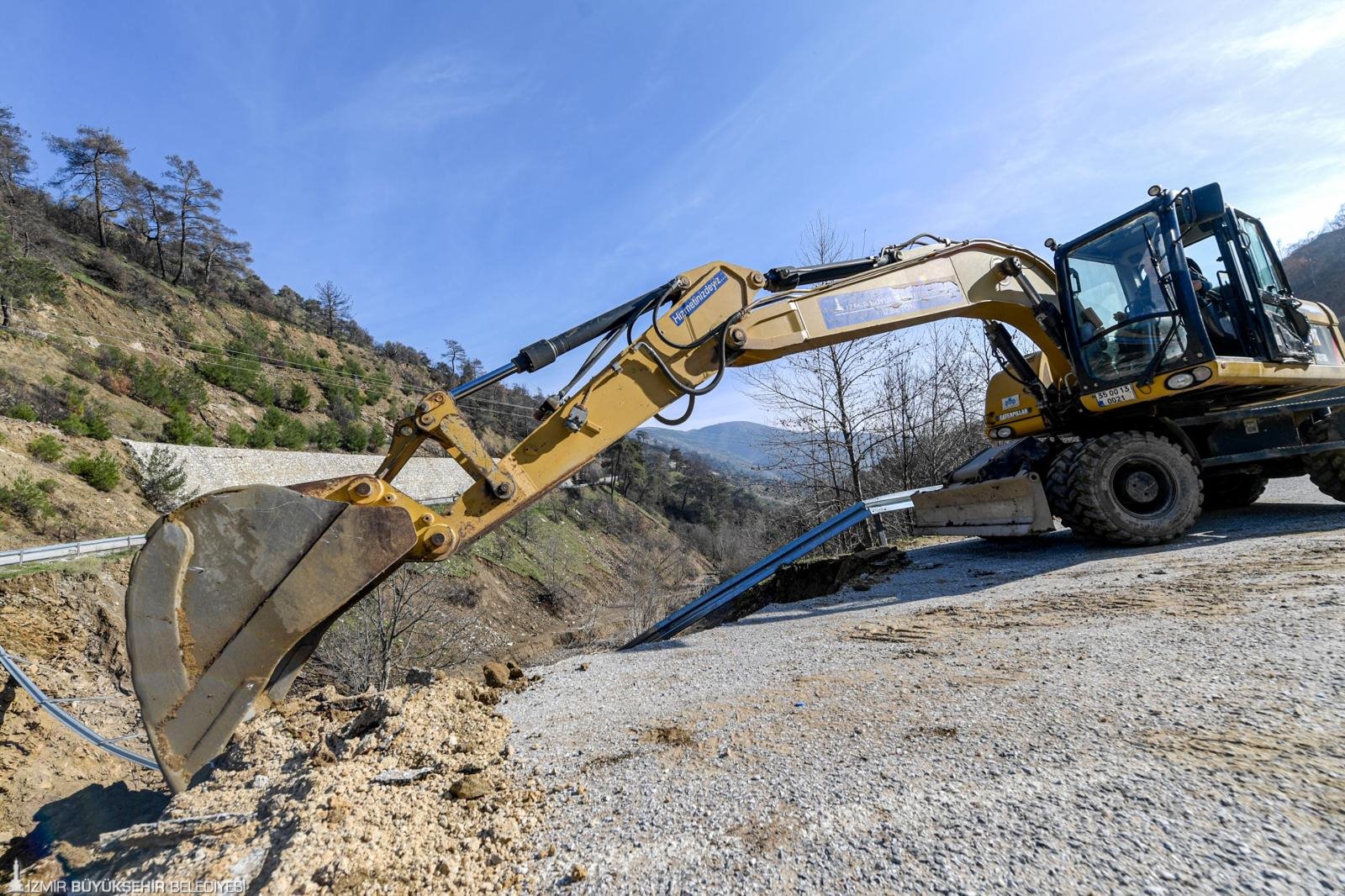 Ödemiş’te Çöken yolda çalışmalar başladı