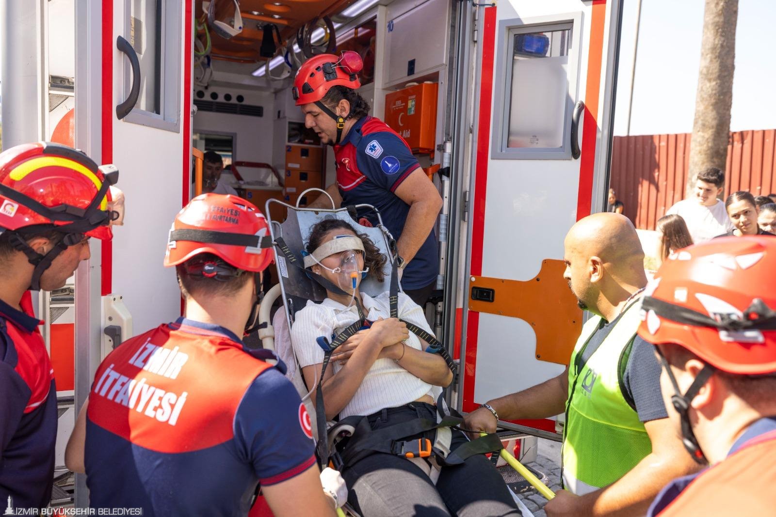 İzmir Büyükşehir Belediyesi’nden itfaiyeye güç takviyesi