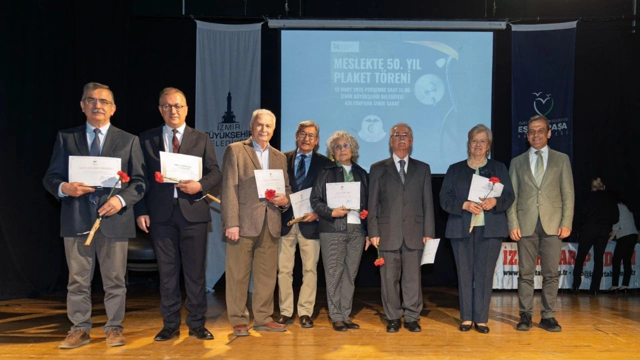 Büyükşehir'den sağlık çınarlarına plaket