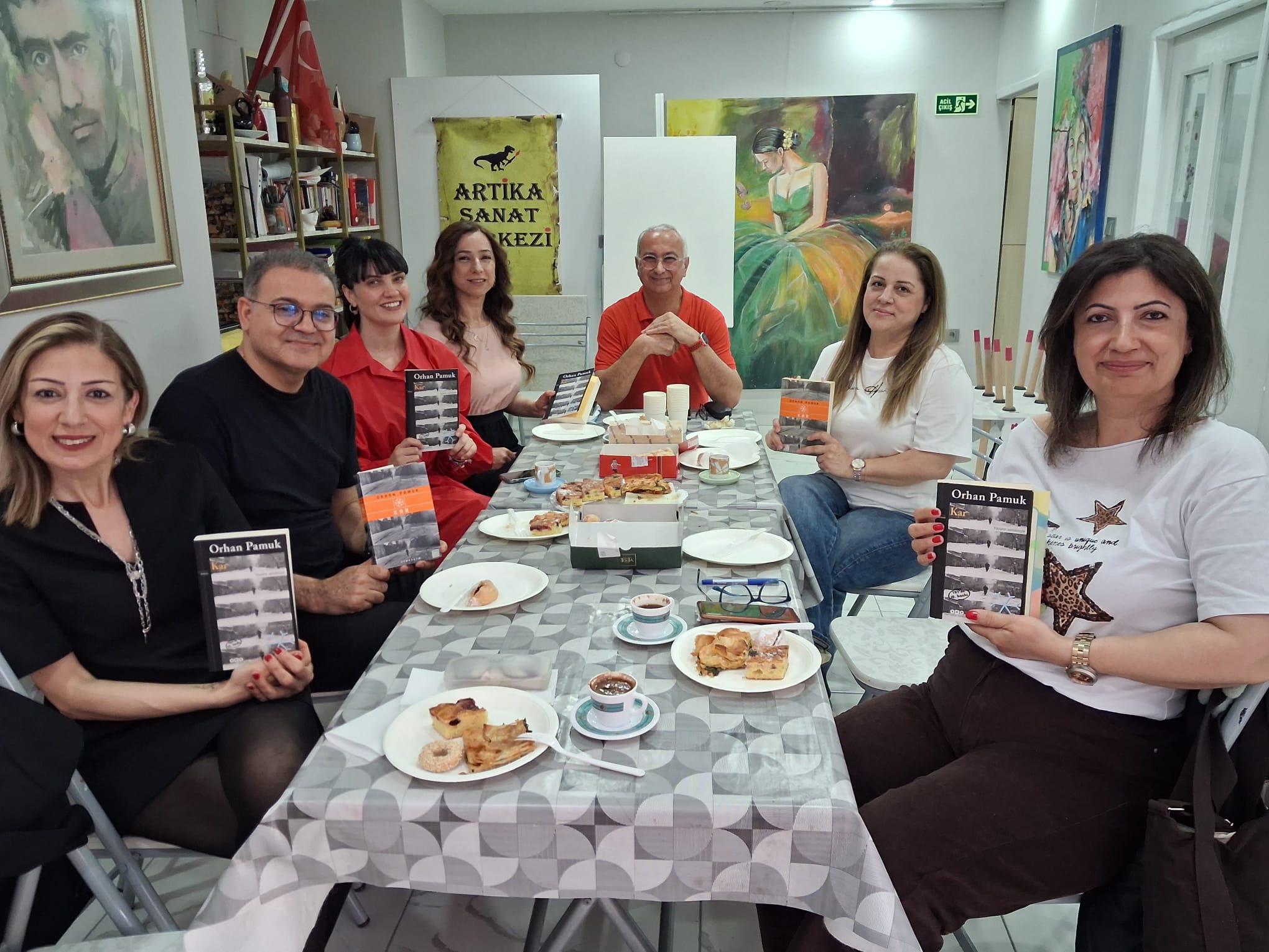 KAR ALTINDA FİKİRLER ÇARPIŞTI: ARTİKA’DA EDEBİYATIN NABZI YÜKSELDİ