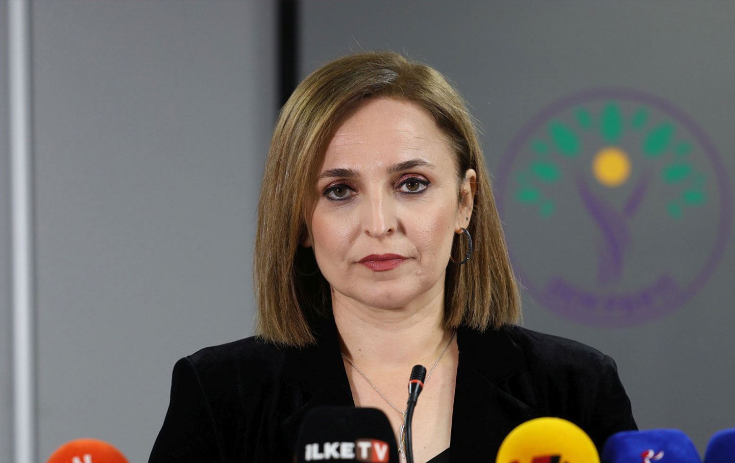 DEM Parti Sözcüsü Ayşegül Doğan açıklama yapıyor