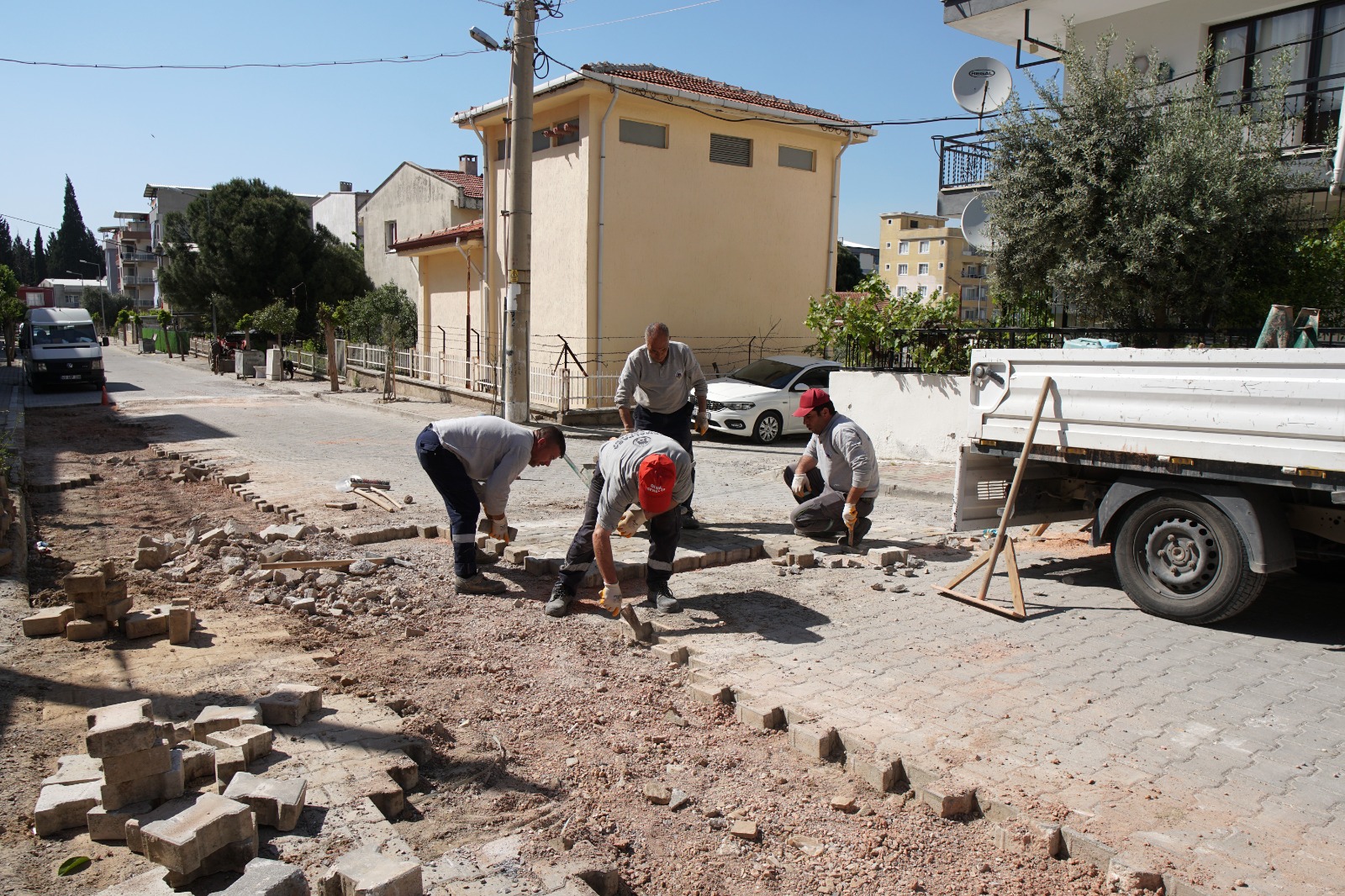 KEMALPAŞA’DA YOL ÇALIŞMALARI HIZ KAZANDI