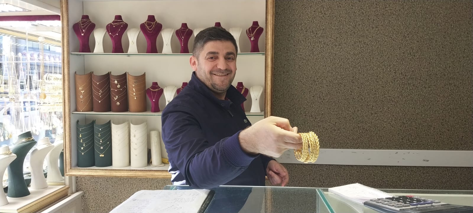 Telli Dere’nin Altın Güneşi: Ergün Kuyumculuk’ta Sadık Acar’ın Sıcak Tebessümü