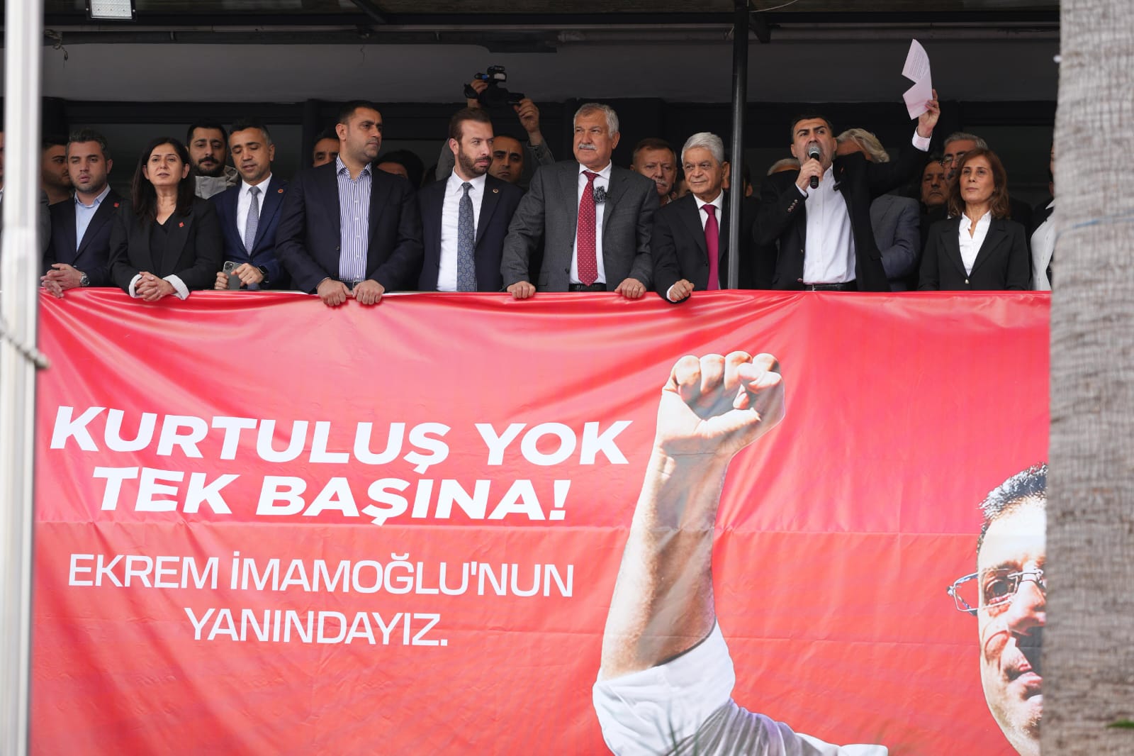 “YAPILANLAR SİYASİ BİR DARBEDİR” BAŞKAN ANIL TANBUROĞLU: “HEDEF ALINAN SADECE CHP DEĞİLDİR.”