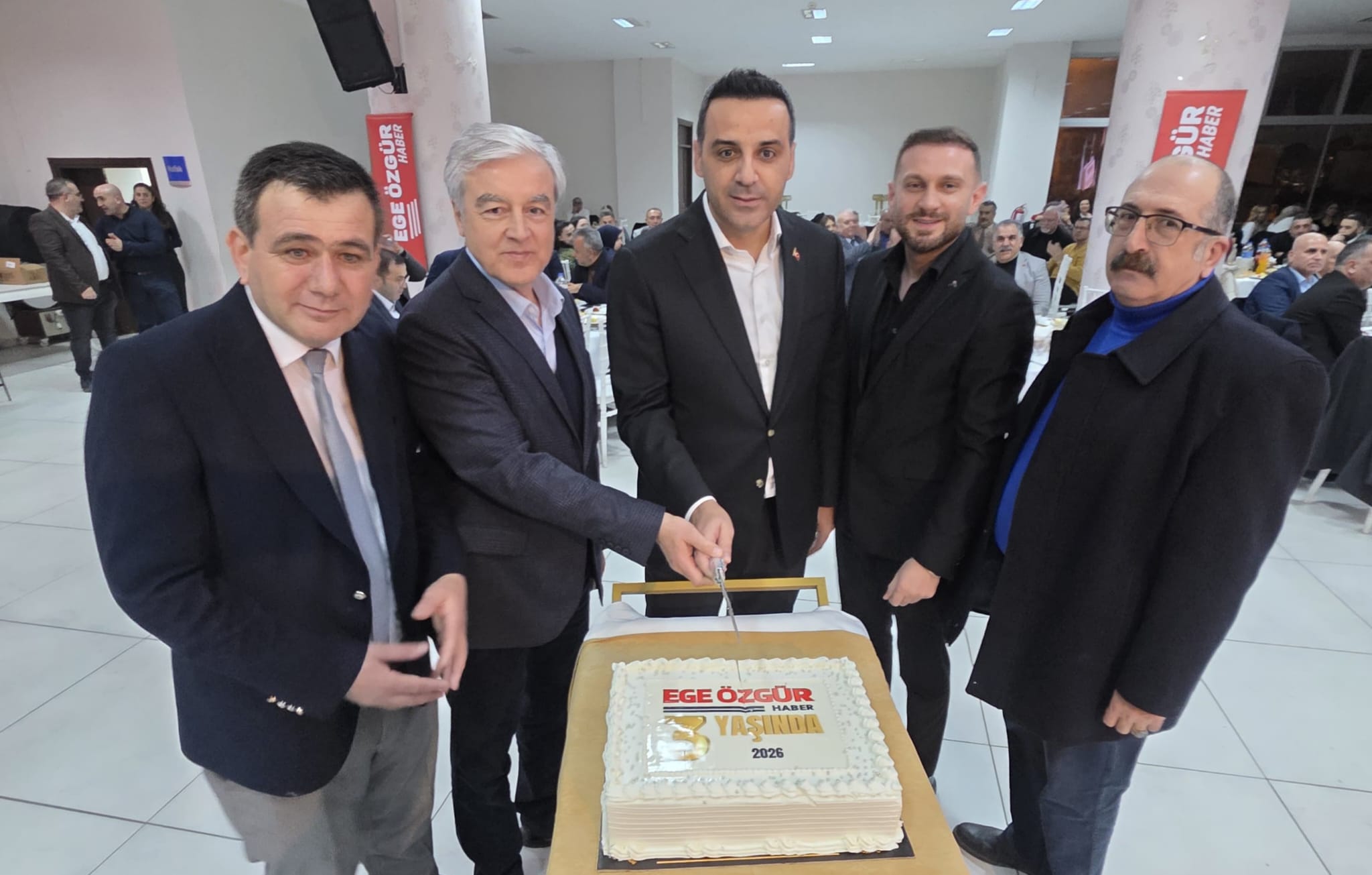 EGE ÖZGÜR HABER 3. YAŞINI MUHTEŞEM BİR GECEYLE KUTLADI