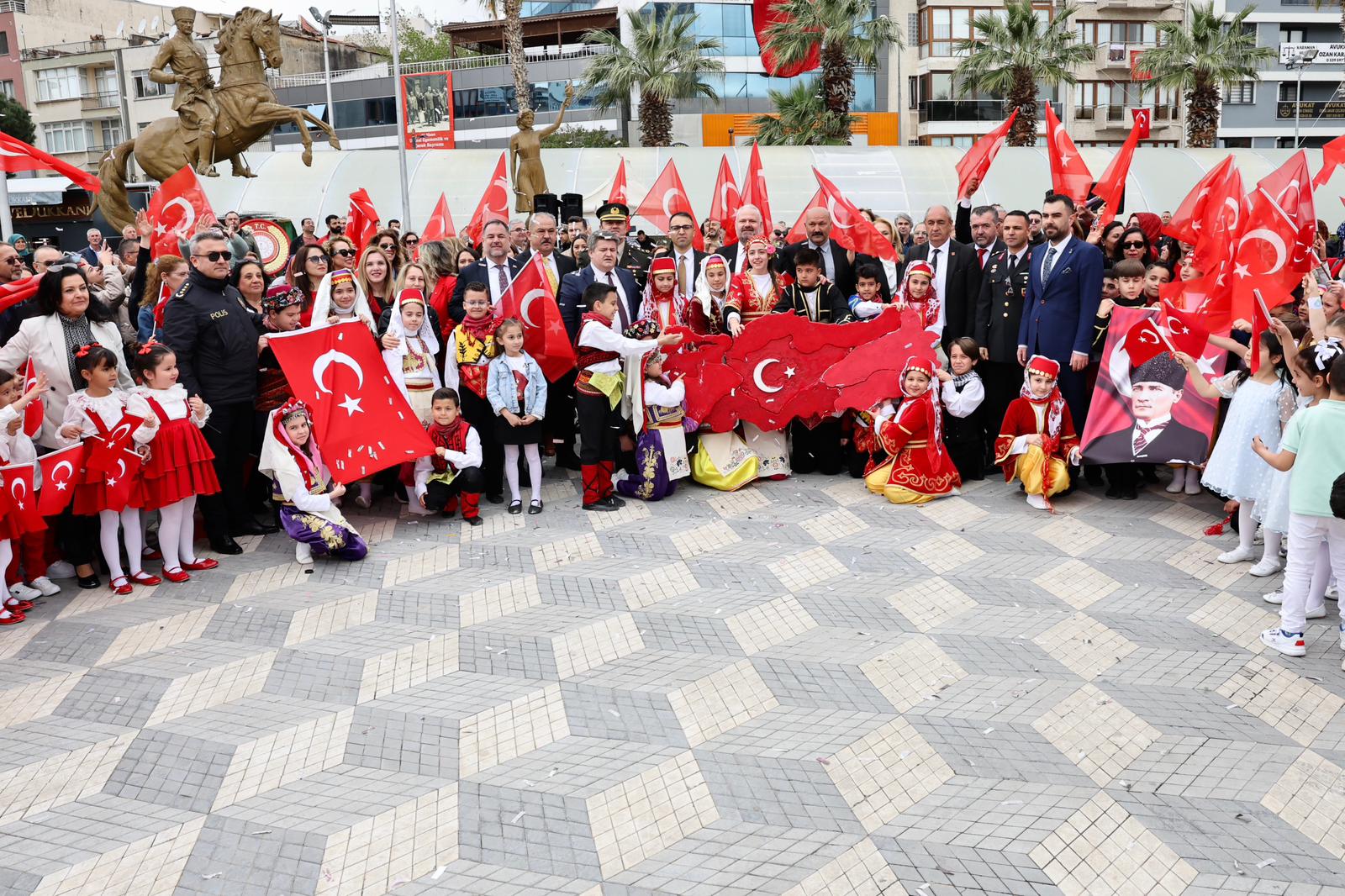 Menemen’de coşkulu kutlama