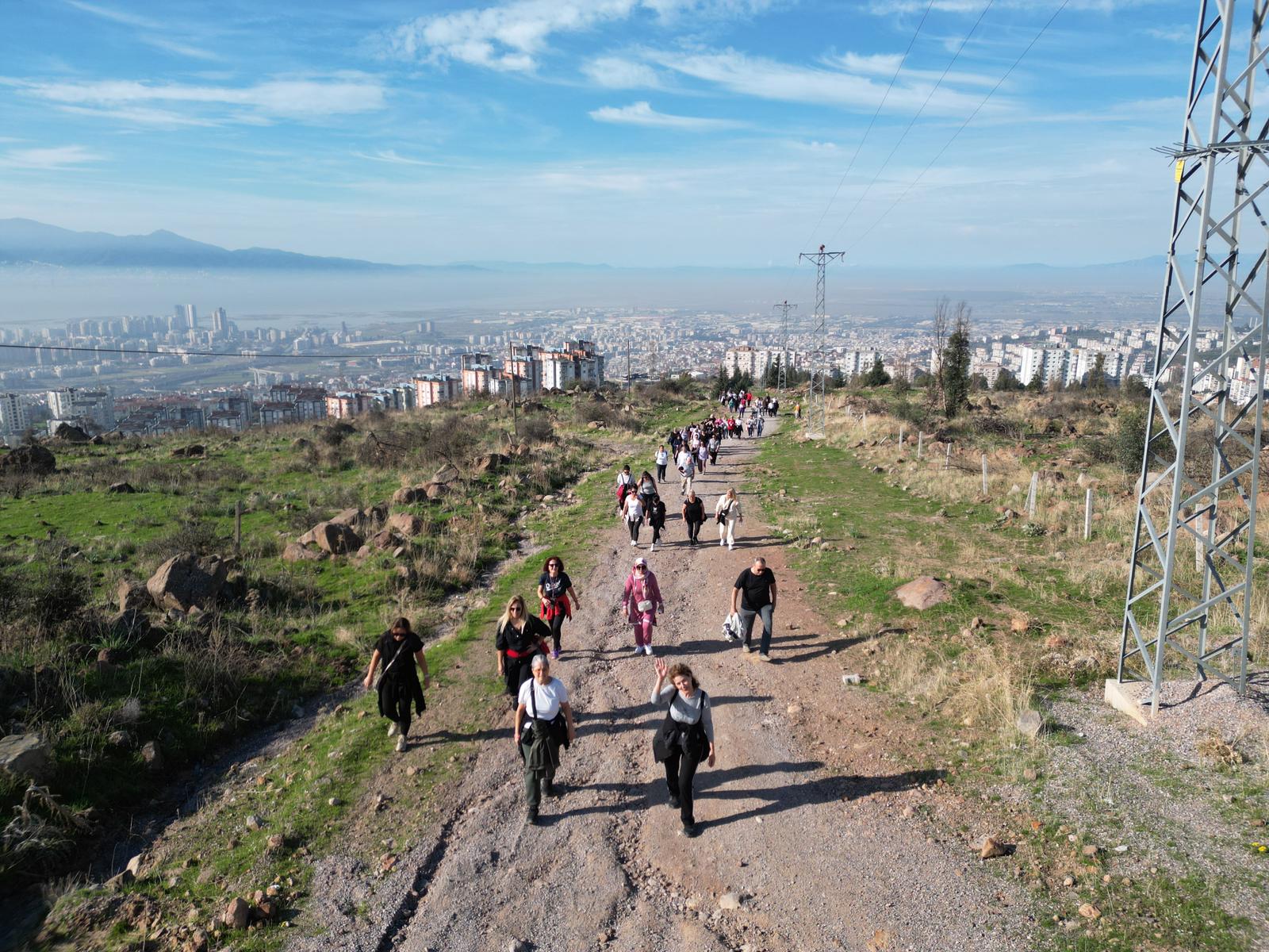 Çiğli’de Cumhuriyet Coşkusu doğa yürüyüşü ile taçlandı