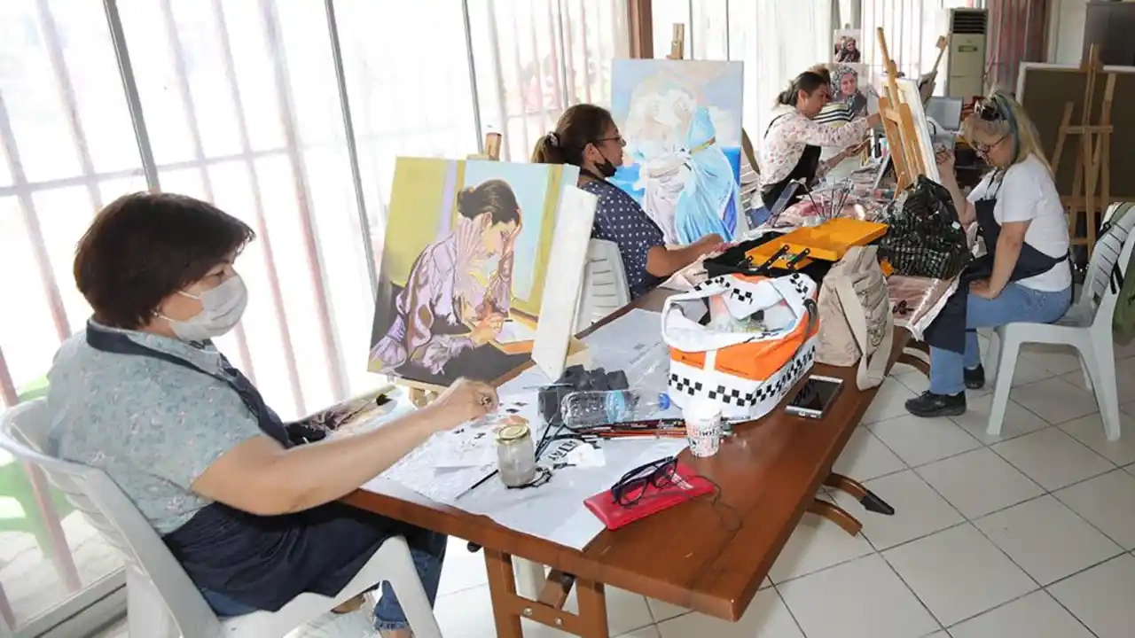 Bayraklı'da binlerce kadına ücretsiz kurs