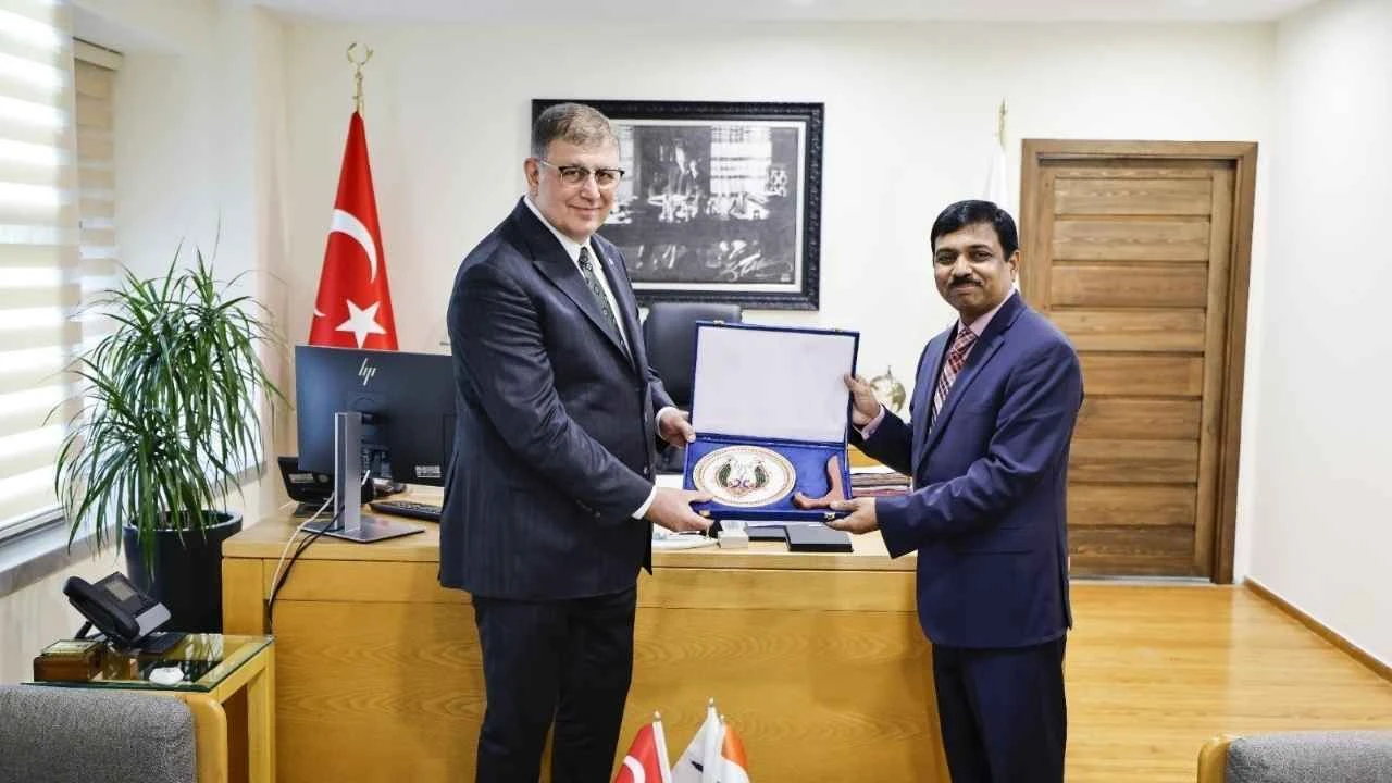 Başkan Tugay, Hindistan büyükelçisini ağırladı: İzmir ve Mumbai arasındaki iş birliği güçleniyor