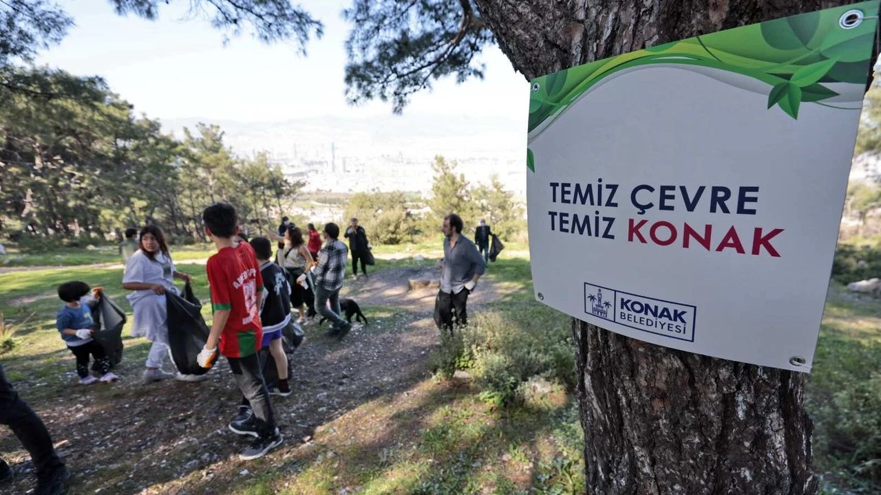 İzmir Konak'ta çevre için iki saatte yüzlerce çöp toplandı