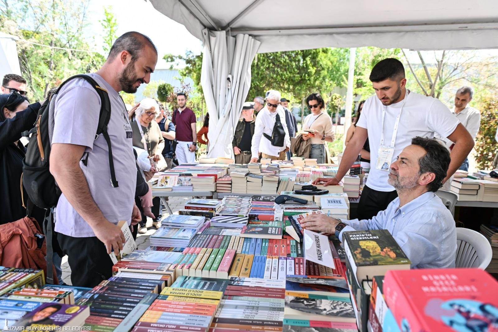 İzmir’de edebiyatın kalbi Kültürpark’ta attı