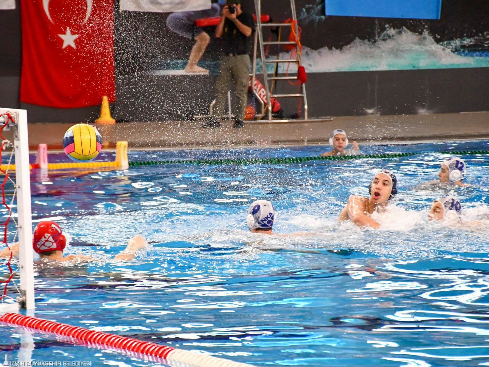 İzmir Büyükşehir Belediyesi sporcuları başarıdan başarıya koşuyor