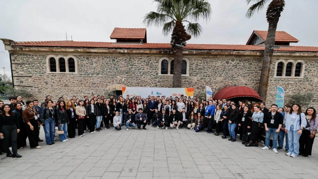 Gençlere yönelik kent dönüşümünü hedefleyen yeni istihdam hamlesi: İzmir Seninle Projesi tanıtıldı