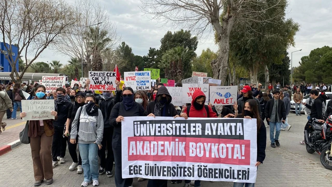 İzmir'de protestolar sürüyor: EÜ öğrencilerinden akademik boykot!