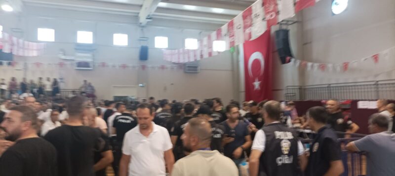 CHP Çiğli Olağan İlçe Kongresi Atatürk Kapalı Spor Salonu'nda gerçekleşiyor.