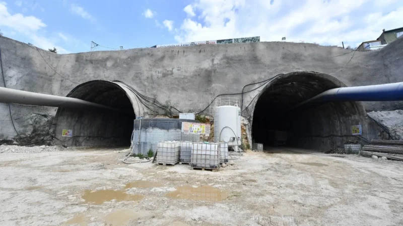 Buca ile Bornova’yı kesintisiz birbirine bağlayacak Onat Tüneli'nde çalışmalar 7/24