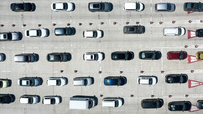 AYM, motorlu taşıtlardan ek vergi alınmasını öngören düzenlemenin iptali istemini