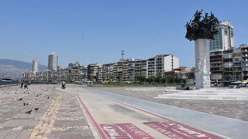 Eylül ayı geldi ancak İzmir'de sıcak havalar devam ediyor. Özellikle