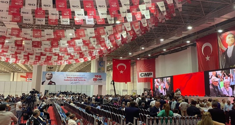 Cumhuriyet Halk Partisi’nin (CHP) kurultay süreci tüm hızıyla sürüyor.