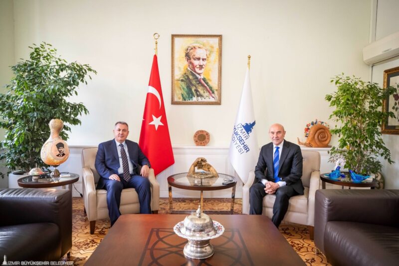 İzmir Valisi Dr. Süleyman Elban, İzmir Büyükşehir Belediye Başkanı Tunç