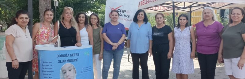 Cumhuriyet Halk Partisi Çiğli Kadın Kolları Başkanı Hatice Tanrıverdi ve