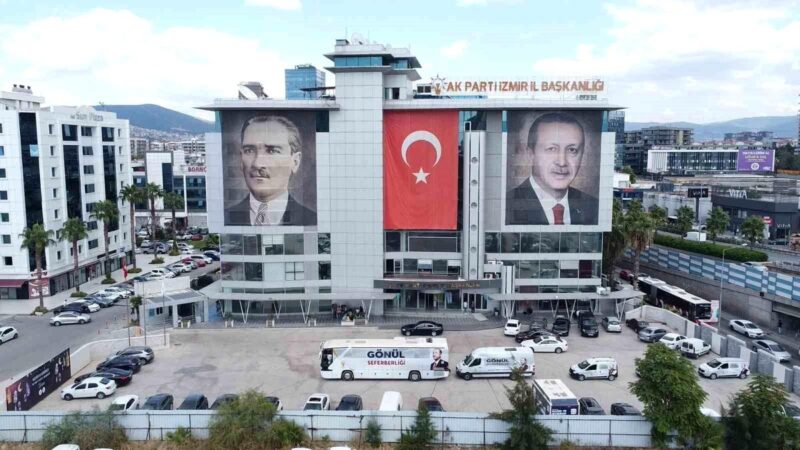 Değişim ve yenilenme çalışmalarının hız kazandığı AK Parti İzmir’de 13