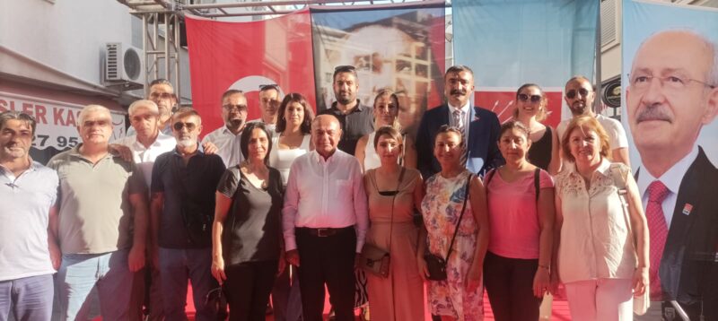 Cumhuriyet Halk Partisi İzmir örgütü ilçe kongrelerini 27 Ağustos'ta tamamladı.
