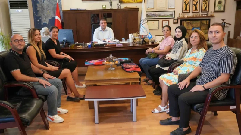 Seferihisar Belediyesi’nin başlattığı, “Atığını Getir, Kırtasiye Malzemesini Götür” projesi kapsamında