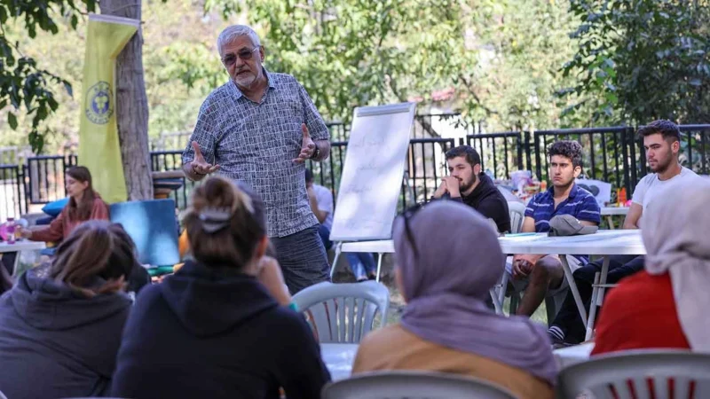 Buca Belediyesi, depremden etkilenen Adıyamanlı gençleri İzcilik ve Doğa Sporları