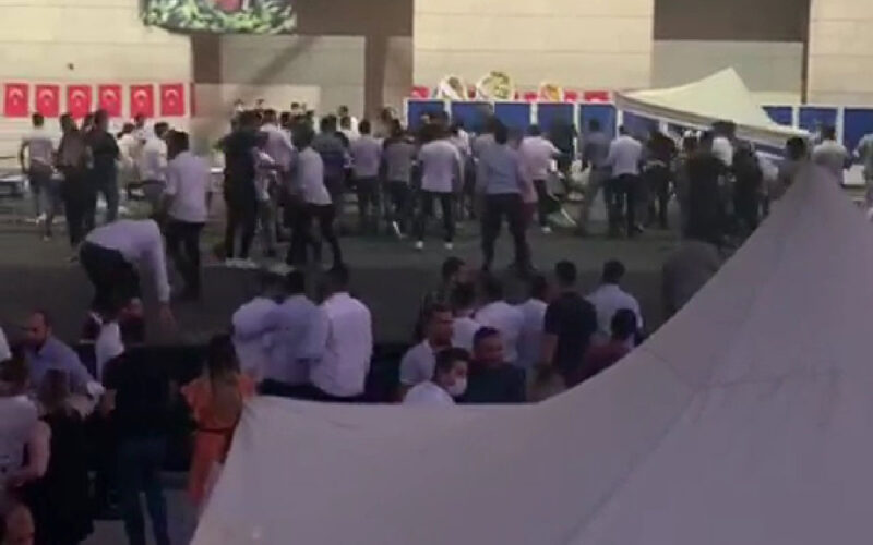 CHP İzmir'de bugün kongre günü. CHP İl Başkanı'nın seçileceği kongrede
