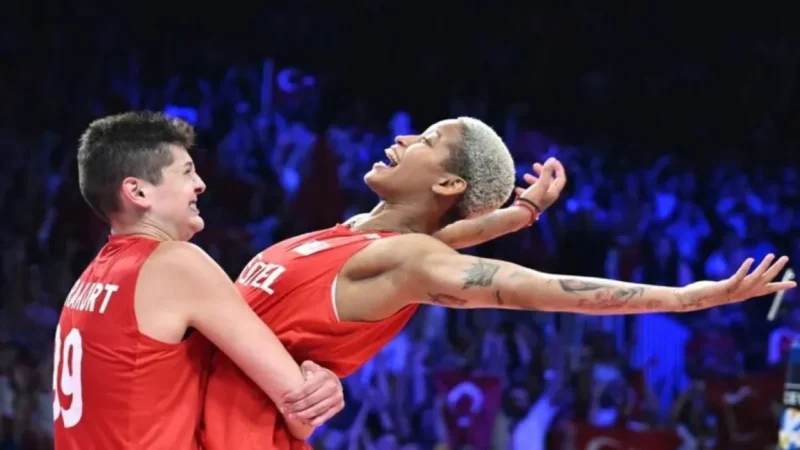 A Milli Kadın Voleybol Takımı'nın yıldız oyuncularından Ebrar Karakurt, takım