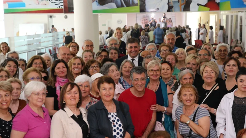 Karşıyaka Belediyesi, düzenlediği etkinlik ve kurslarla Karşıyakalı 60 yaş ve