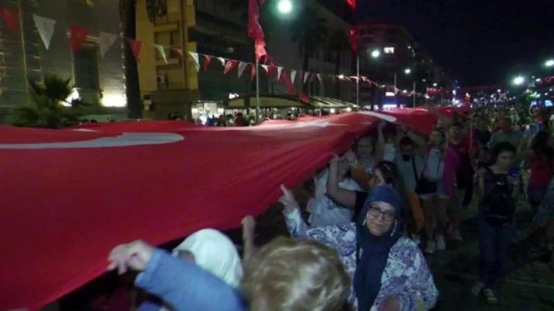 İzmir’in düşman işgalinden kurtuluşunun 101’inci yıldönümü için düzenlenen kutlama programı