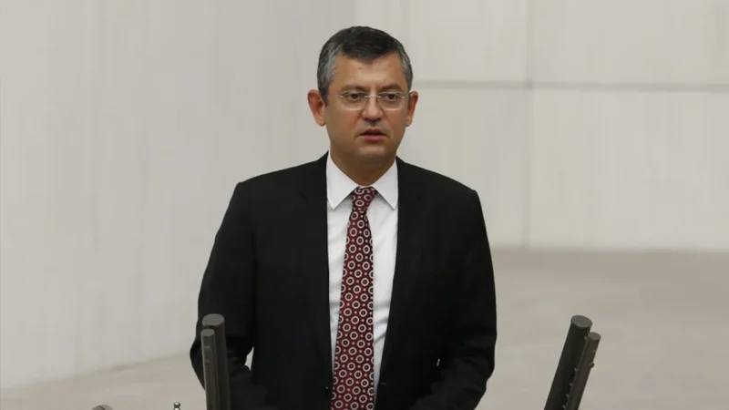 CHP Grup Başkanı Özgür Özel, genel başkanlığa adaylığını resmen açıkladı.