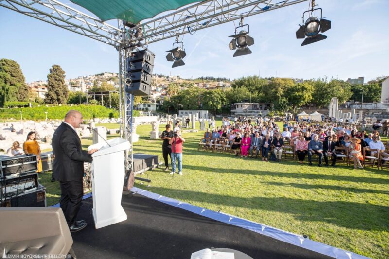 İzmir Büyükşehir Belediyesi'nin bu yıl yedincisini düzenlediği Uluslararası İzmir Edebiyat