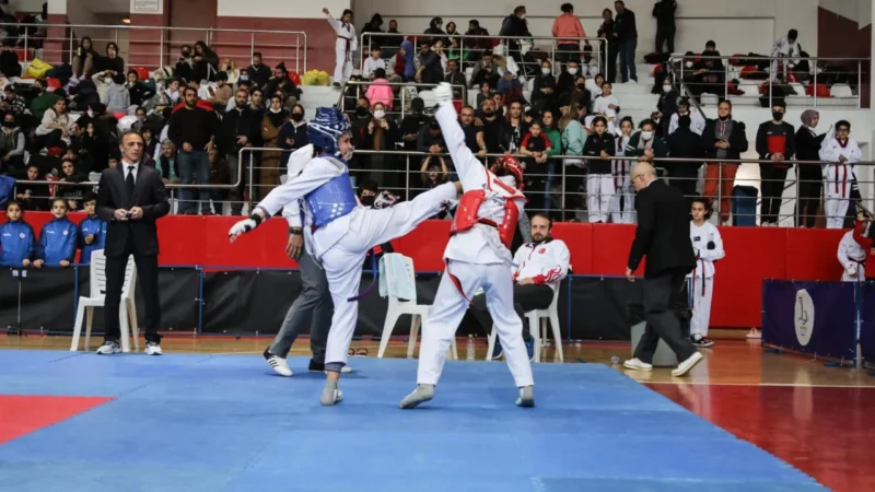 Farklı branşlarda açılan spor kurslarında birbirinden yetenekli sporcular yetiştiren Bayraklı