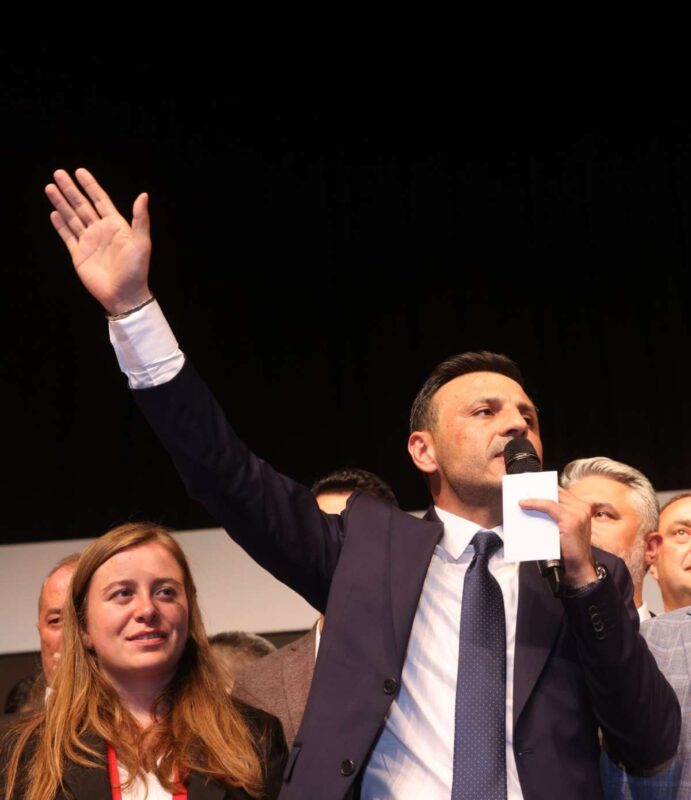 Çelik zafer konuşmasında “İstanbul'un mücadelesini birlikte vereceğiz” dedi.
