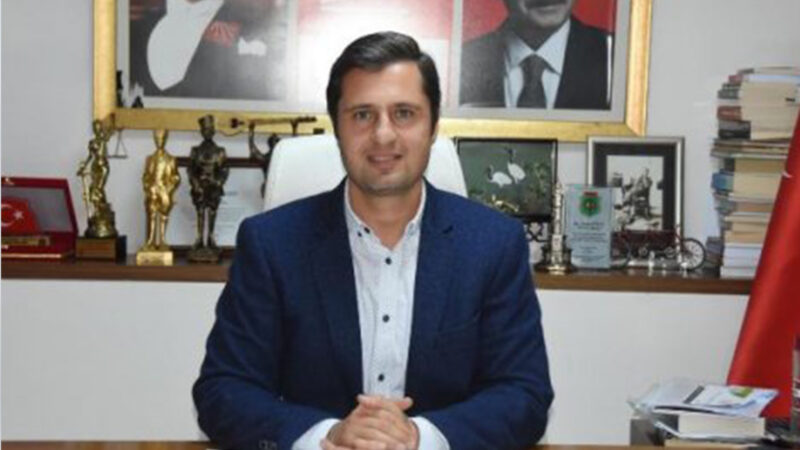 AK Parti döneminde yargının siyasallaşmasına ilişkin konuşan İzmir Milletvekili ve