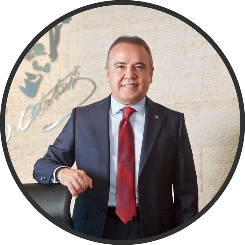 Muhittin Böcek, 2023 bitmeden yeni bir sanat ekibiyle 60. Antalya