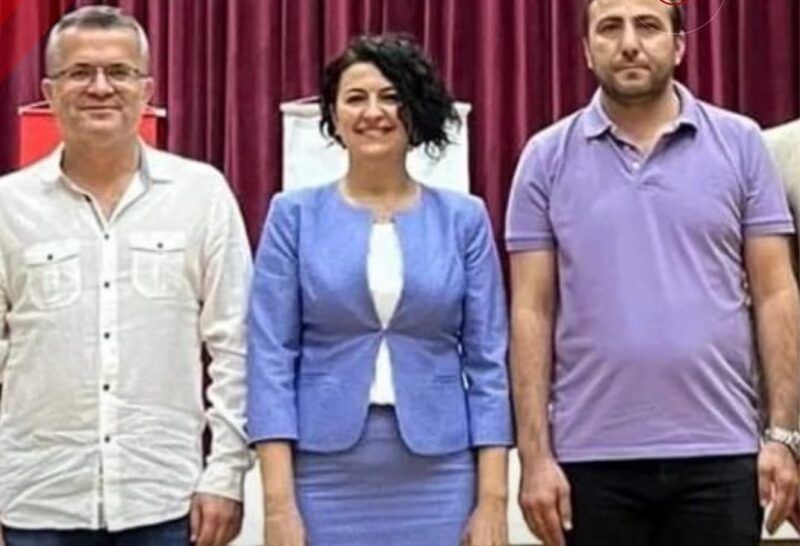 İzmir’de bir grup sağlık mensubu tarafından “Sağlık Çalışanları Kültür ve