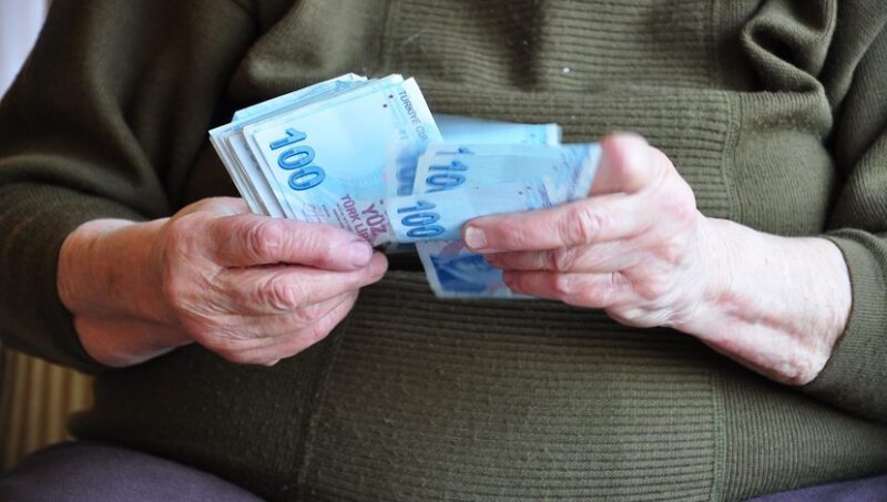Çalışan emekliye ikramiye yok