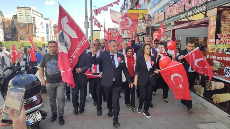 "Ak Parti Çiğli İlçe Başkanı Oktay Özdemir ve yeni yönetimi,