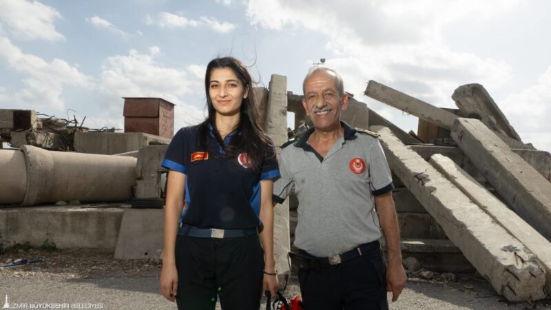 Bundan üç yıl önce İzmir depreminde ailesiyle enkaz altında kalan