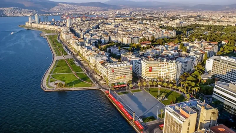 İzmir'in ilçeleri son zamanlarda büyük ilgi görüyor. 30 ilçesi bulunan