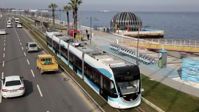Tüm Türkiye gibi İzmir de bu yıl Cumhuriyet'in 100. yılını