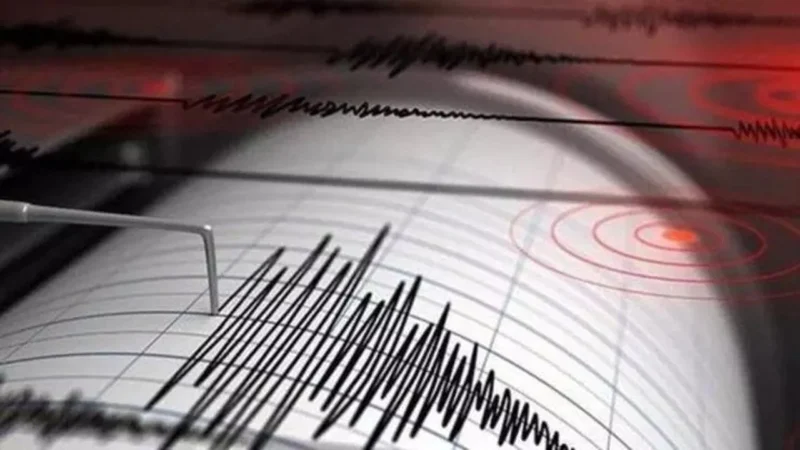 İzmir'in Bayındır ilçesinde 4.2 büyüklüğünde bir deprem meydana geldi.
#Izmir #Bayındır