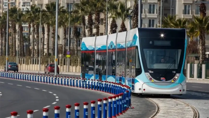 İzmir Büyükşehir Belediyesi, Çiğli Tramvayı için çalışmalarını sürdürürken, tramvayın hizmete